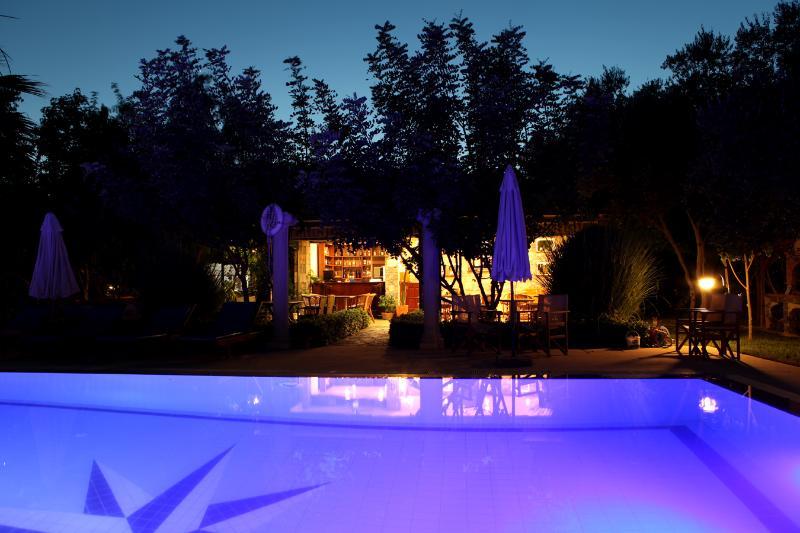 Hotel Dalos غوجيك المظهر الخارجي الصورة