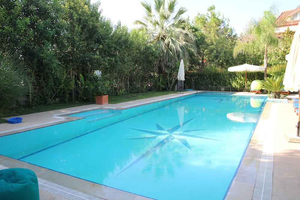 Hotel Dalos غوجيك المظهر الخارجي الصورة