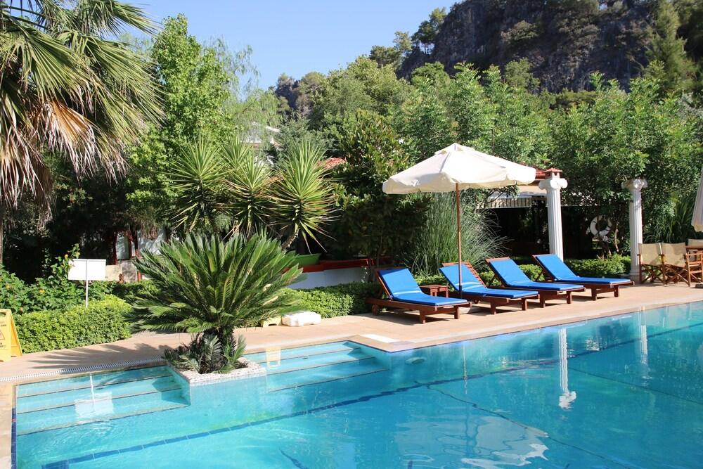 Hotel Dalos غوجيك المظهر الخارجي الصورة