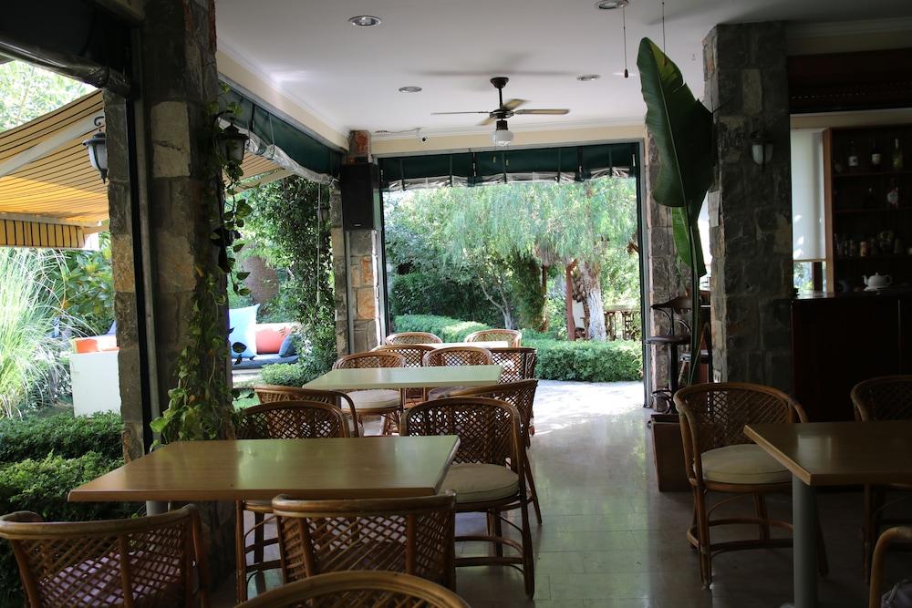 Hotel Dalos غوجيك المظهر الخارجي الصورة